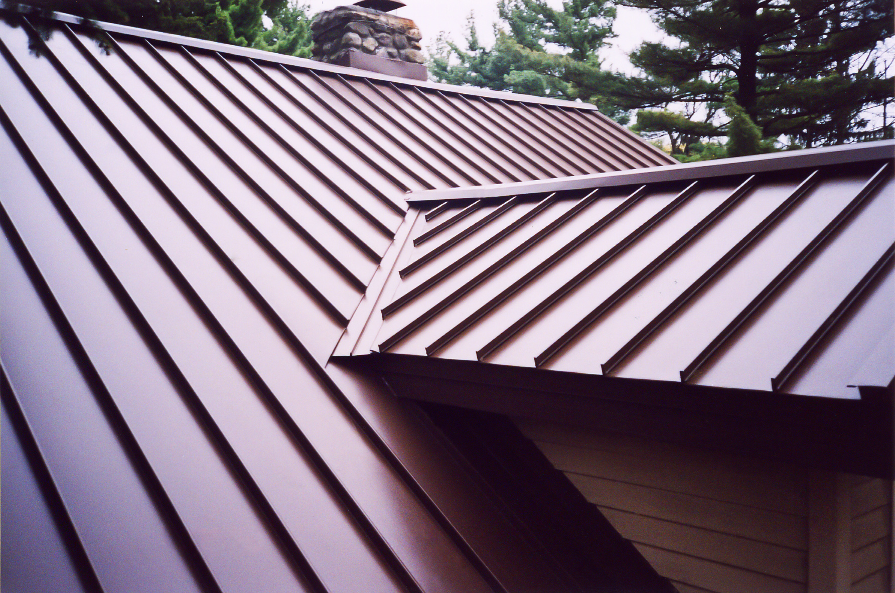 Standing-seam-metal-roof-hidden-fastener